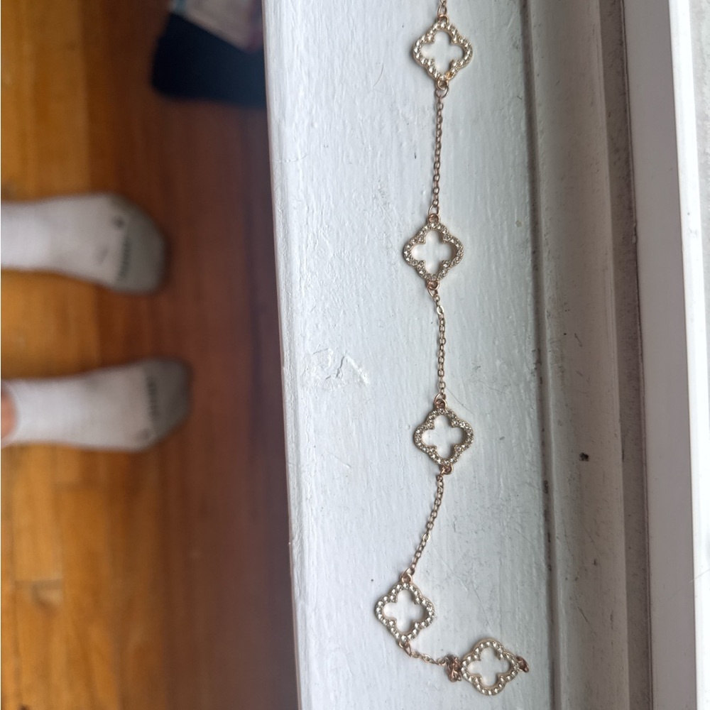 Elegant Gold Chain Bracelet